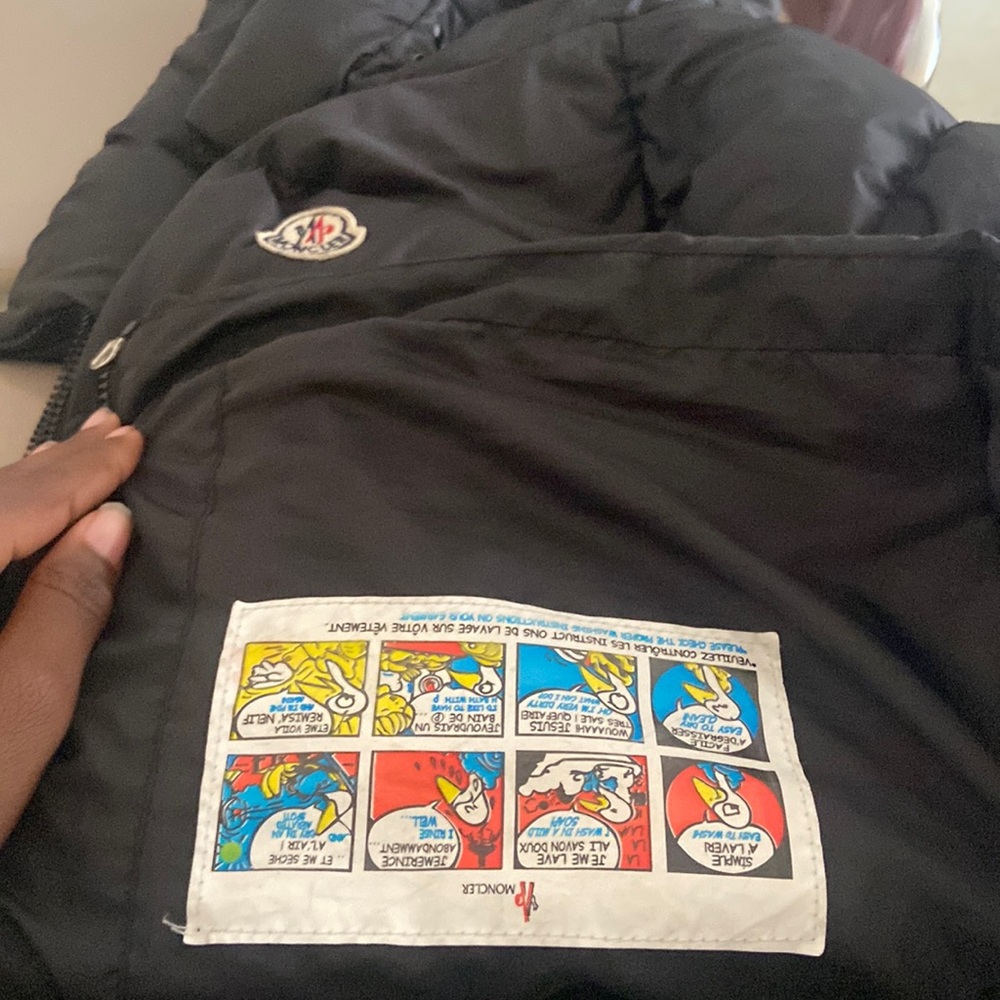 I’m selling a moncler vest XL